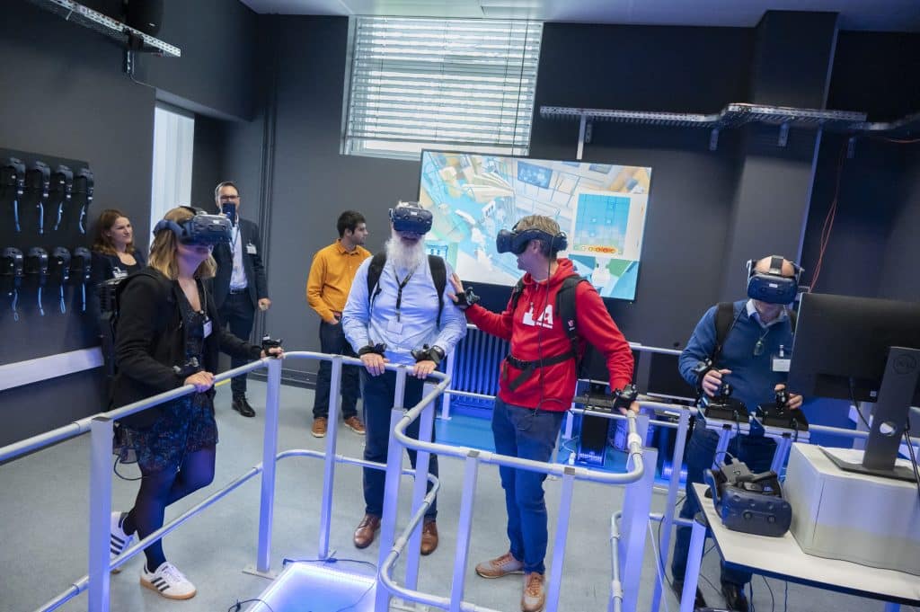 Jeudi 19 octobre, notre forum annuel INSTN Saclay étudiants-entreprises du nucléaire a accueilli 24 entreprises, des alumni, l'association WiN France, des stands, des mini-conférences, des ateliers RH, des RV personnalisés en vue de stages et de recrutements et 170 étudiants de nos formations Paris et province et doctorants du CEA : un forum grand format !