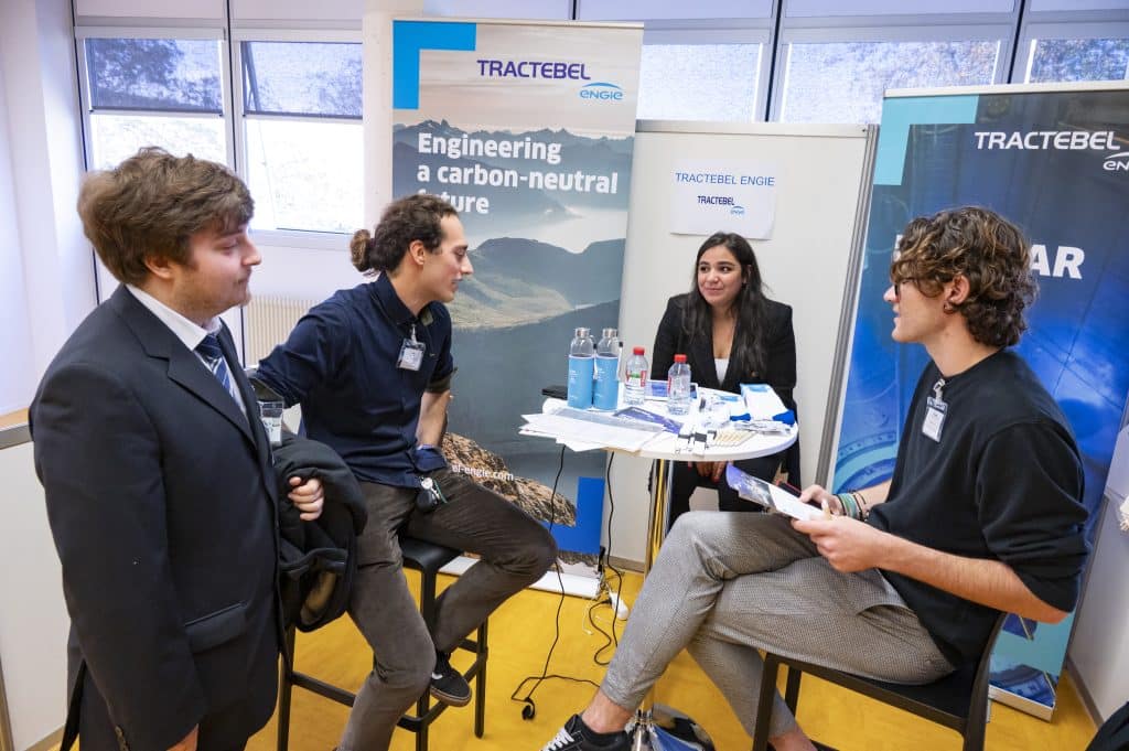 Jeudi 19 octobre, notre forum annuel INSTN Saclay étudiants-entreprises du nucléaire a accueilli 24 entreprises, des alumni, l'association WiN France, des stands, des mini-conférences, des ateliers RH, des RV personnalisés en vue de stages et de recrutements et 170 étudiants de nos formations Paris et province et doctorants du CEA : un forum grand format !