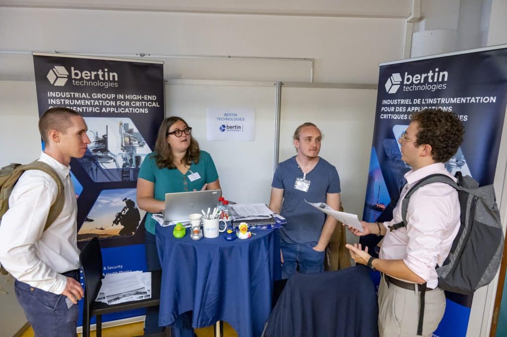 Jeudi 19 octobre, notre forum annuel INSTN Saclay étudiants-entreprises du nucléaire a accueilli 24 entreprises, des alumni, l'association WiN France, des stands, des mini-conférences, des ateliers RH, des RV personnalisés en vue de stages et de recrutements et 170 étudiants de nos formations Paris et province et doctorants du CEA : un forum grand format !
